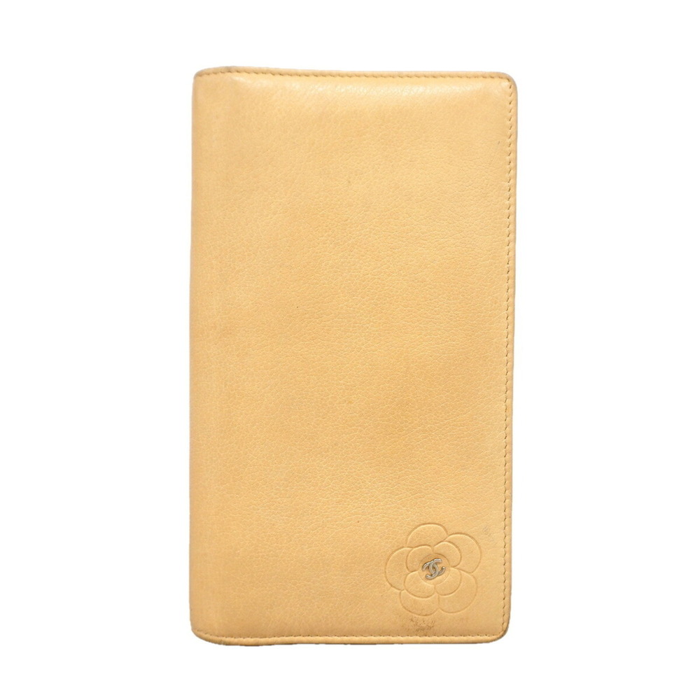 CHANEL Cream Leather Wallet